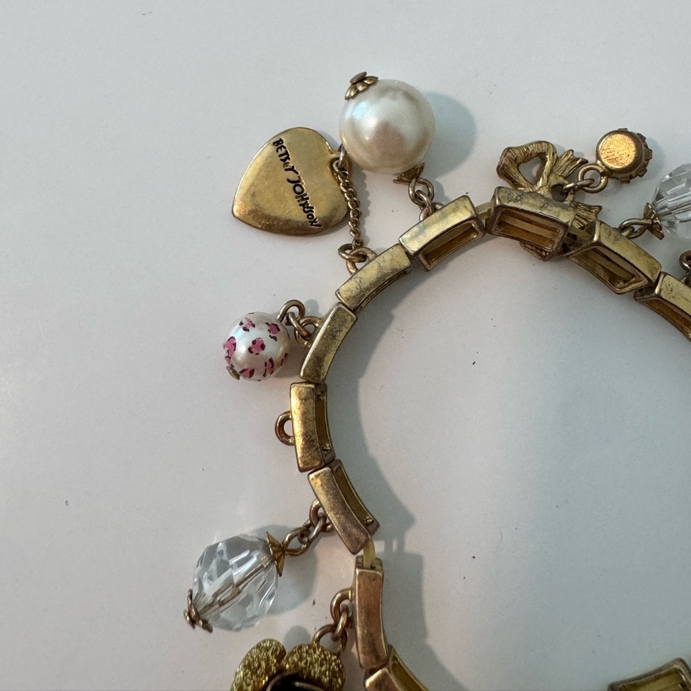 Betsey Johnson vintage charm bracelet - Picture 2 of 3